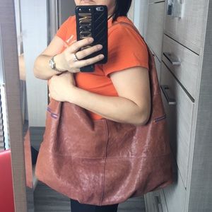 Sold ^*^Oversized genuine leather shoulder bag